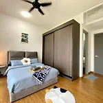 Beacon Executive Suite By Staycation Homestay