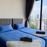 Beacon Executive Suite By Staycation Homestay